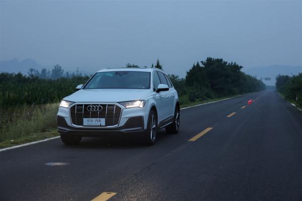 燈廠是否名副其實?扉旅汽車實測奧迪Q7鐳射大燈 燈廠是否名副其實?扉旅汽車實測奧迪Q7鐳射大燈