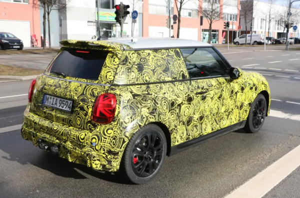 賓士新車真怪異，汽油MINI再續命