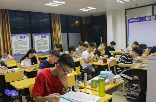 雲南一考生撿漏進了廈門大學,看到專業學費後,決定不讀了 雲南一考生撿漏進了廈門大學,看到專業學費後,決定不讀了