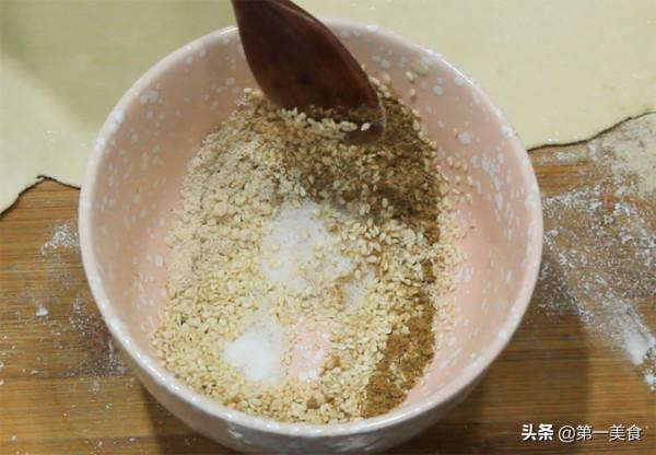 家常手抓餅,掌握這兩個秘訣,柔軟勁道,放涼也不硬,簡單易學 家常手抓餅,掌握這兩個秘訣,柔軟勁道,放涼也不硬,簡單易學