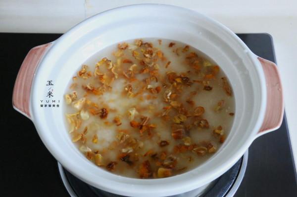 入冬後，不管有錢沒錢都要吃頓菜飯，飯菜一鍋出，做法簡單味道好