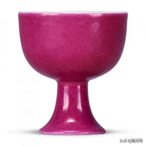 清朝瓷器誤判為民國仿品?雍正高足杯估價300倍蘇富比落槌 清朝瓷器誤判為民國仿品?雍正高足杯估價300倍蘇富比落槌