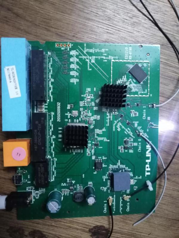 拆解一個千兆版路由器