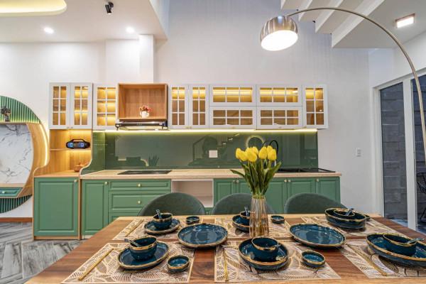 220㎡兩層別墅，上有露臺花園下有入戶庭院，無複雜裝修無比愜意