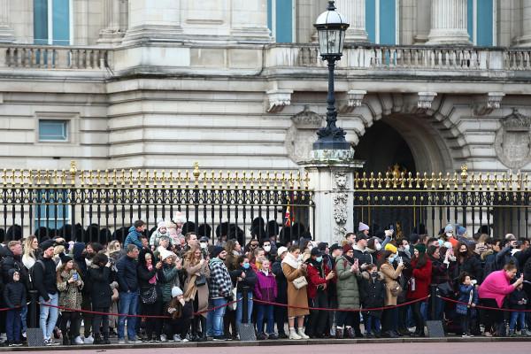 英國女王登基70週年 蘇格蘭衛隊白金漢宮前舉行換崗儀式