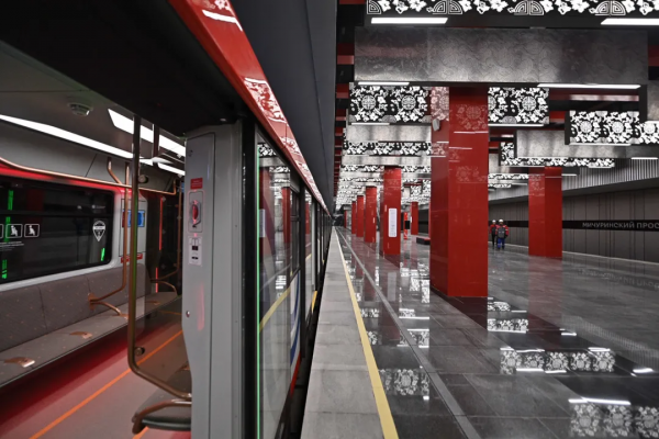 莫斯科首座“中國風”地鐵站建成，網友卻不買賬：太陰間了吧