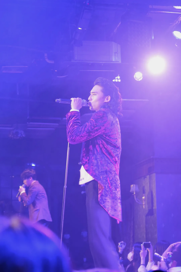 上海有棟“神秘”大廈，每晚都在上演一千零一夜