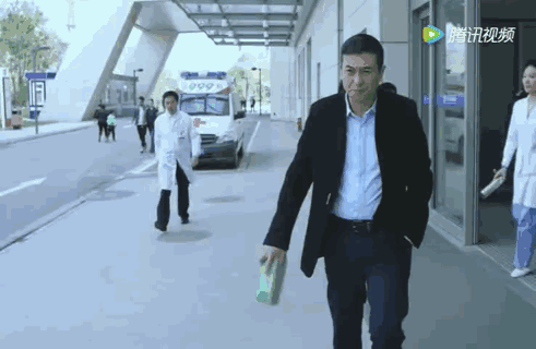 51歲李嘉欣被送進ICU！差點變植物人，網友著急：她到底什麼病