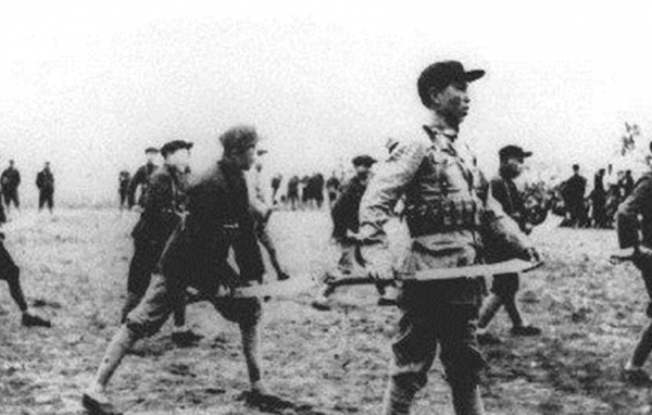 104歲老人逝世，子女在整理遺物時，才知道父親的真正身份