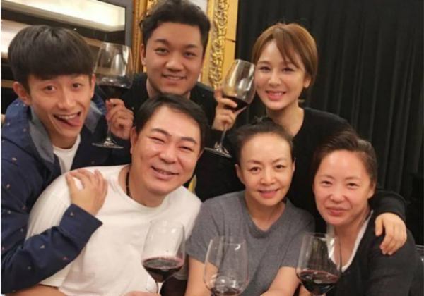 “三毛”長大了!8歲成名,14歲禿頂,34歲變帥哥,植髮挨300多針 “三毛”長大了!8歲成名,14歲禿頂,34歲變帥哥,植髮挨300多針