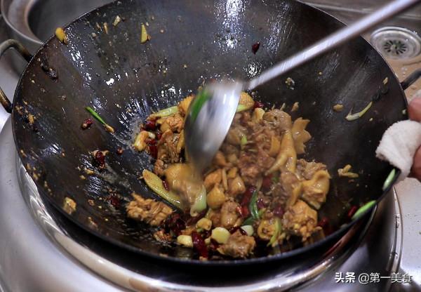 廚師長分享線椒雞塊的家常做法,學會這2個技巧,鮮嫩入味無腥味 廚師長分享線椒雞塊的家常做法,學會這2個技巧,鮮嫩入味無腥味