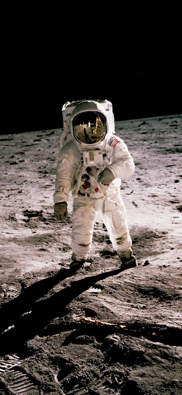 宇航員桌布｜總有一場相遇，帶著溫柔奔赴而來