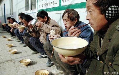 數億窮二代的困境：進入社會工作，落後別人5-10年，自我覺醒太難