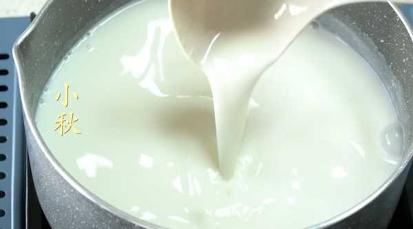 想吃慕斯蛋糕不用買,有冰箱就能做,香濃絲滑,在家也能做大廚 想吃慕斯蛋糕不用買,有冰箱就能做,香濃絲滑,在家也能做大廚