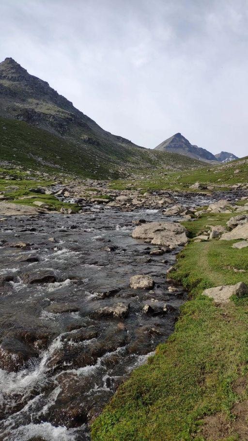 新疆徒步穿越烏蘇古道第二天翻越包紮敦達板