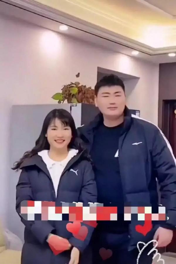 網傳大衣哥兒子小偉新女友澄清不是女友，但另一版本說媒人已搞定