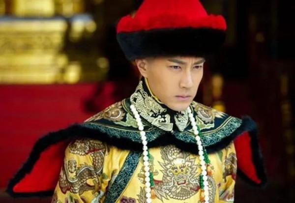 努爾哈赤死後，為何繼位的是皇太極，而不是權力更大的代善？