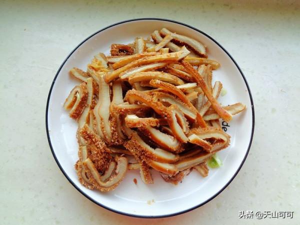 我家隔三差五吃的下飯菜，幾分鐘炒一盤，群友卻說：土豪沒法比