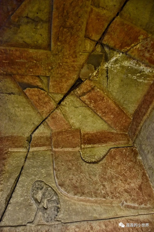 尋古蹟的蓮蓮:神秘洞穴 | 古郪國消逝後的郪江崖墓群 尋古蹟的蓮蓮:神秘洞穴 | 古郪國消逝後的郪江崖墓群