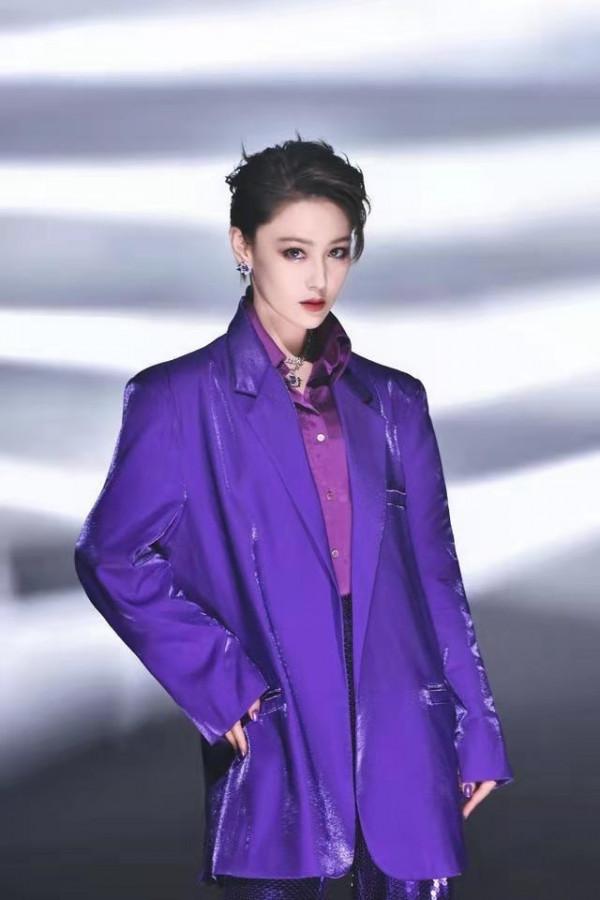 張馨予終於好好打扮了,穿襯衫配靴子洋氣,氣質少女不像生過娃 張馨予終於好好打扮了,穿襯衫配靴子洋氣,氣質少女不像生過娃