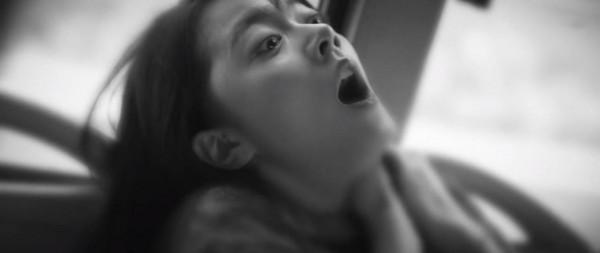 神演技！&OpenCurlyDoubleQuote;鍋姨&rdquo;生活照陽光明媚，劇中陰森一笑能把人送走