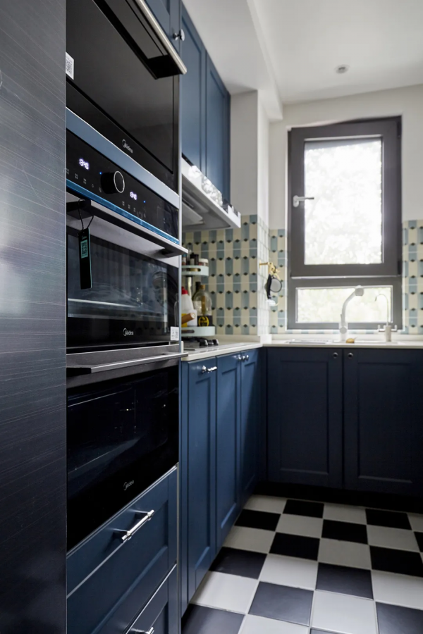 73㎡另類法式豪宅:廚房可以看電視,馬桶上面能洗手? 73㎡另類法式豪宅:廚房可以看電視,馬桶上面能洗手?