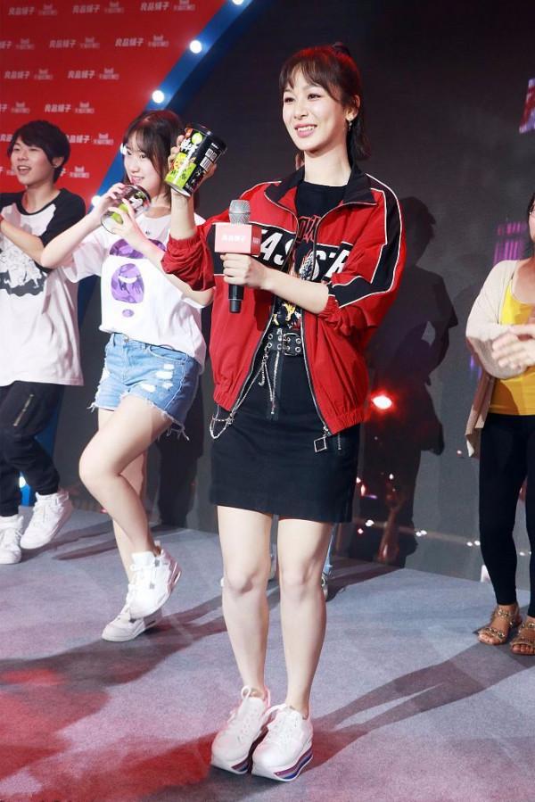 李現的女助理，長相清秀很耐看，比楊紫還漂亮