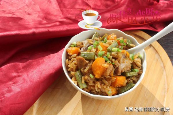 45歲阿姨一人食午餐，簡單美味又營養，曬圈火了，網友：善待自己