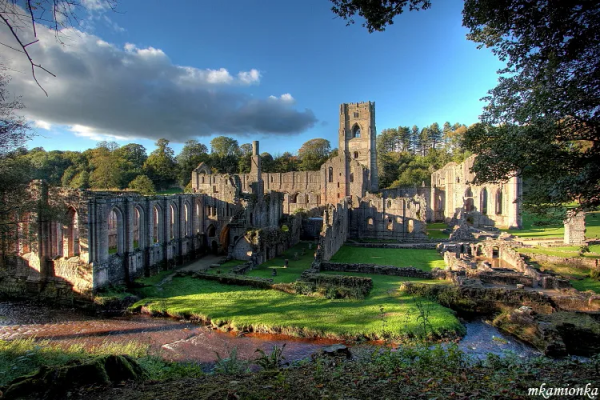 跟著亨利卡維爾一起去看風景如畫的《獵魔人》取景地