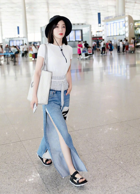 喬欣你變了！穿裸色碎鑽紗裙好精緻，一轉身卻讓人誤了終生