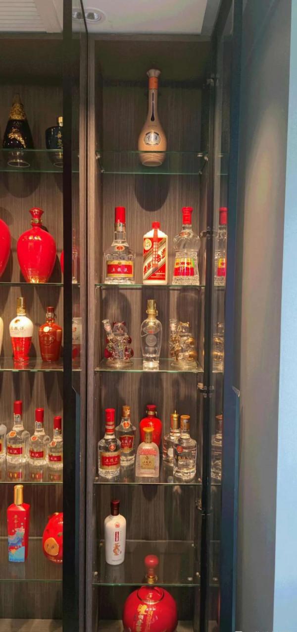 收藏名酒 擺櫃也是門技巧