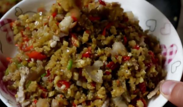 南瓜苗不少人吃過,那老的南瓜藤呢?在湖南是特色下飯菜 南瓜苗不少人吃過,那老的南瓜藤呢?在湖南是特色下飯菜