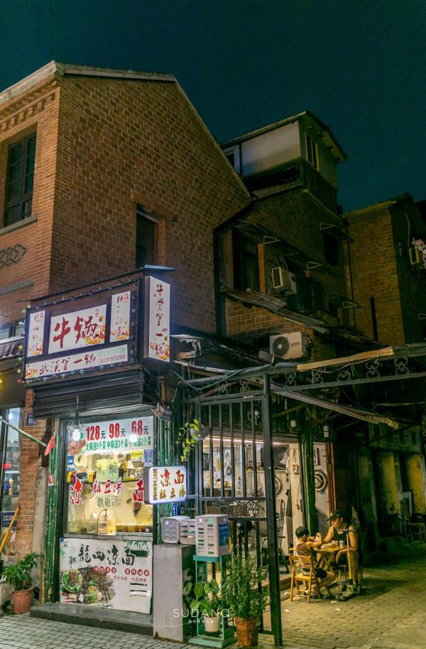 武漢的這座火車站堪稱“中國第一”,站前街道不簡單,曾是租界區 武漢的這座火車站堪稱“中國第一”,站前街道不簡單,曾是租界區