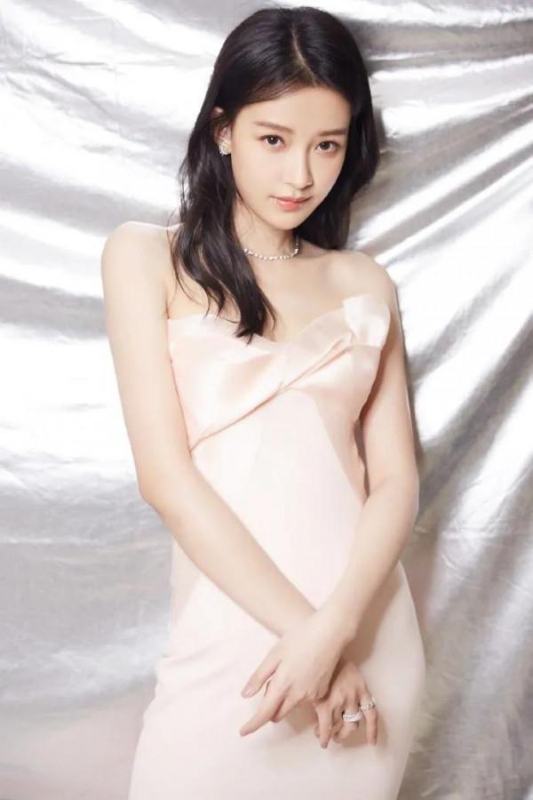 最新寫真集第三期：孫怡