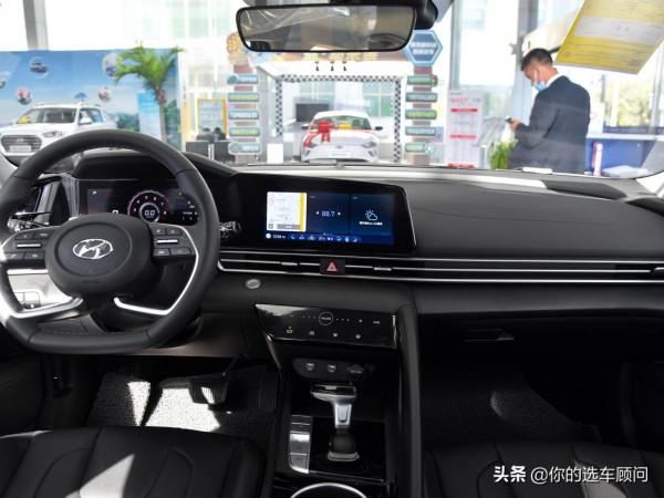 熱銷家轎換代,大空間低價高配,5.4L油耗自動擋,實拍伊蘭特 熱銷家轎換代,大空間低價高配,5.4L油耗自動擋,實拍伊蘭特