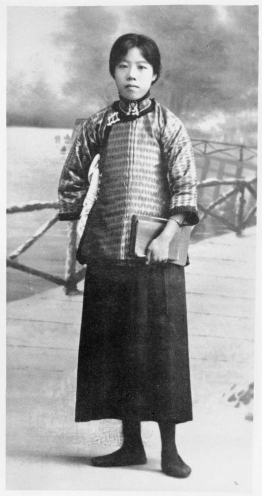 鄧穎超沒有兒女，她的遺囑給了何人？寫的什麼？