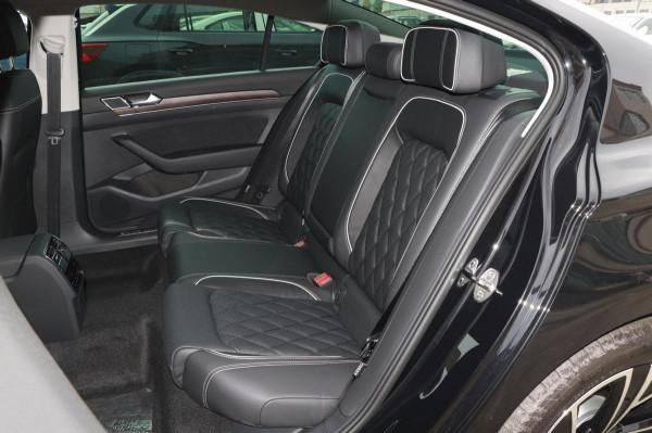 20萬預算買合資B級車，2&period;0T動力省油好開，大眾邁騰是你的菜嗎？