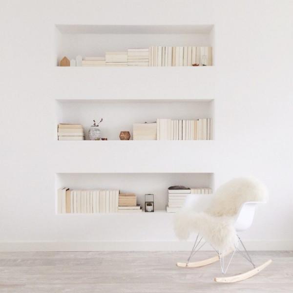 安排個書架牆，是家裡最好的不動產，如此看來，完全沒必要空間房