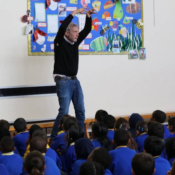 這個外國爺爺給網友帶來了無限快樂的表情包!而他的人生讓人心疼 這個外國爺爺給網友帶來了無限快樂的表情包!而他的人生讓人心疼