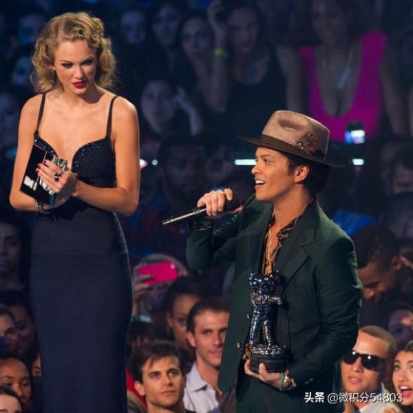 泰勒·斯威夫特穿高跟鞋是男人的災難 泰勒·斯威夫特穿高跟鞋是男人的災難