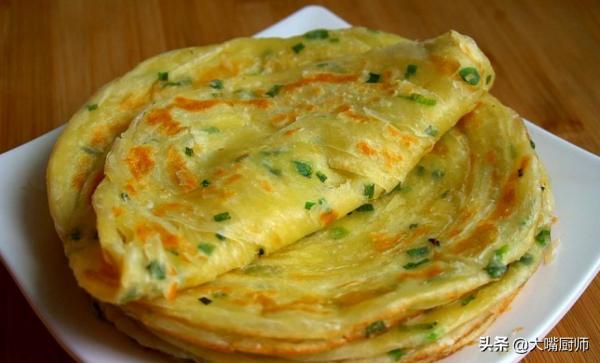 死麵烙餅怎麼做不發硬?關鍵是和麵,老師傅教你做法,酥軟層次多 死麵烙餅怎麼做不發硬?關鍵是和麵,老師傅教你做法,酥軟層次多