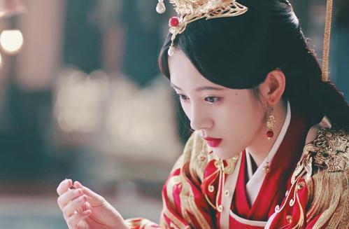 臉上畫朵花就是扮醜？這3位演員告訴你什麼叫“醜到認不出”