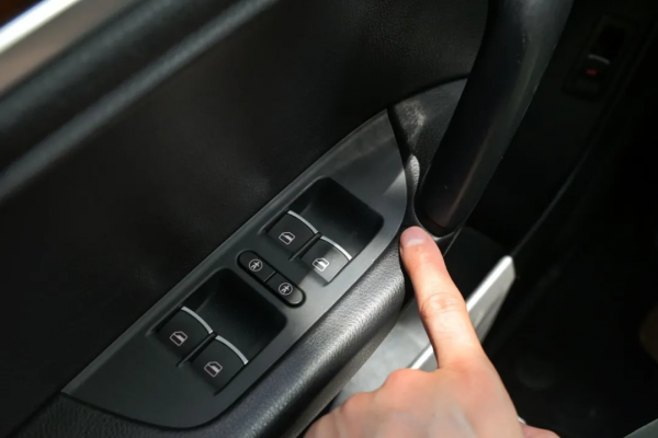 3.0T+8AT+四驅的二手大眾途銳,23.68萬唾手可得 3.0T+8AT+四驅的二手大眾途銳,23.68萬唾手可得