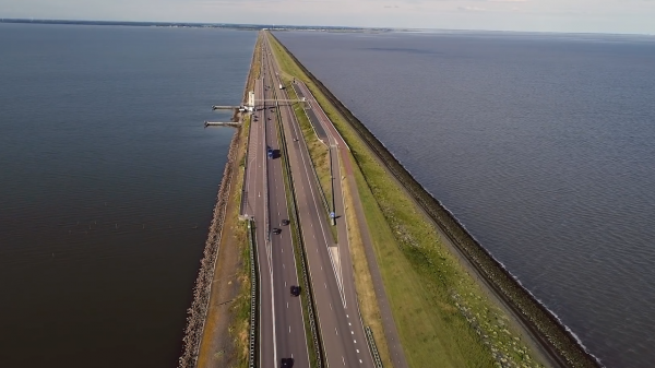 “上帝造海 荷蘭造陸”,荷蘭抽乾大海,讓一半國民住在海底 “上帝造海 荷蘭造陸”,荷蘭抽乾大海,讓一半國民住在海底