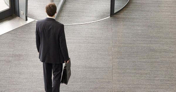 董明珠：30歲喪夫南下打工，從銷售到格力老總，鐵娘子的傳奇人生