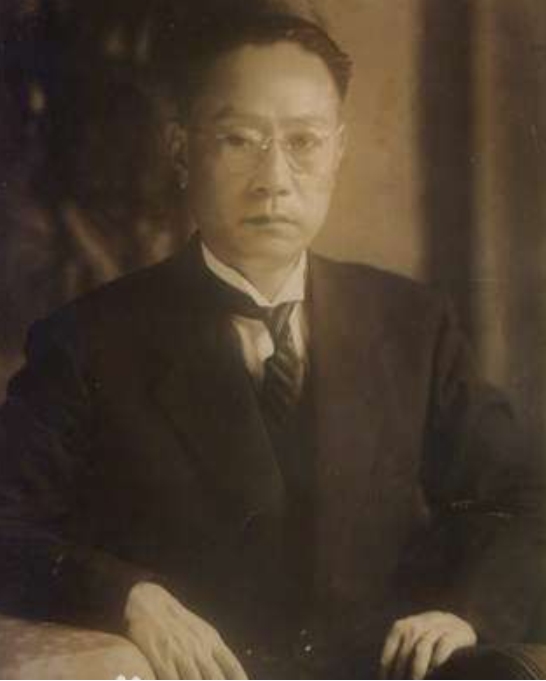 漢奸周佛海一生叛變三次,還經常尋花問柳,最終橫死在老虎橋監獄 漢奸周佛海一生叛變三次,還經常尋花問柳,最終橫死在老虎橋監獄