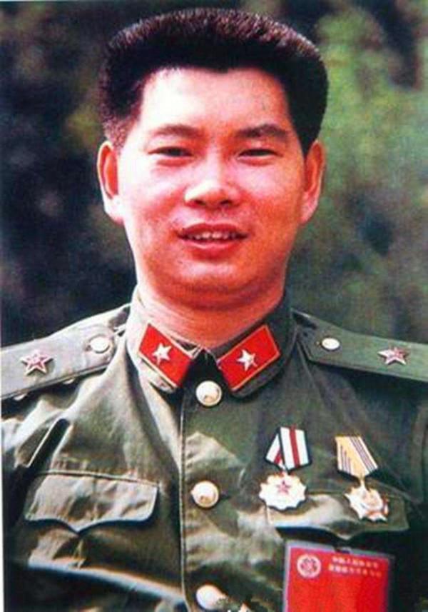 真正的硬漢！他為救戰友失去雙腿和左手，7次截肢身高84釐米