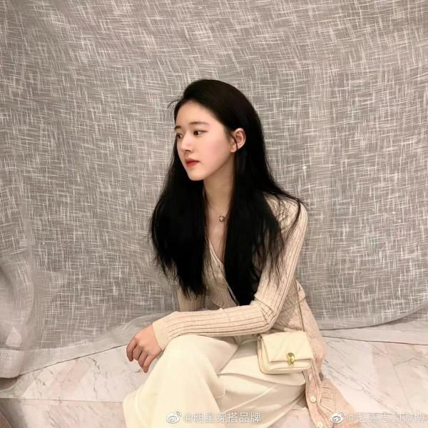 楊冪，迪麗熱巴，趙露思，歐陽娜娜等明星的穿搭，你們更喜歡誰呢