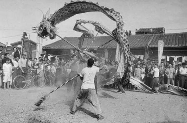 歷史上曾有一次明令禁止過春節,不得放假,過節的人會直接被逮捕 歷史上曾有一次明令禁止過春節,不得放假,過節的人會直接被逮捕