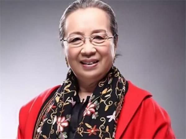 有種遺憾叫容嬤嬤，“兒子”出道十年未走紅，兒媳卻一炮而紅